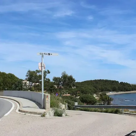 Apartment Luxury 4 Bed On Coastal Footpath At Cap Ras