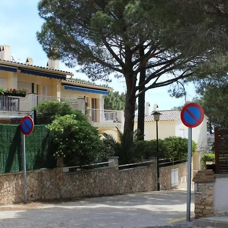 Apartment Luxury 4 Bed On Coastal Footpath At Cap Ras Llanca