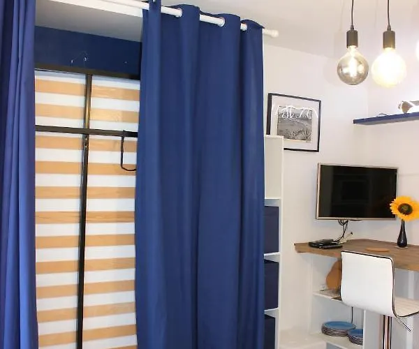 Luxury 4 Bed On Coastal Footpath At Cap Ras アパート